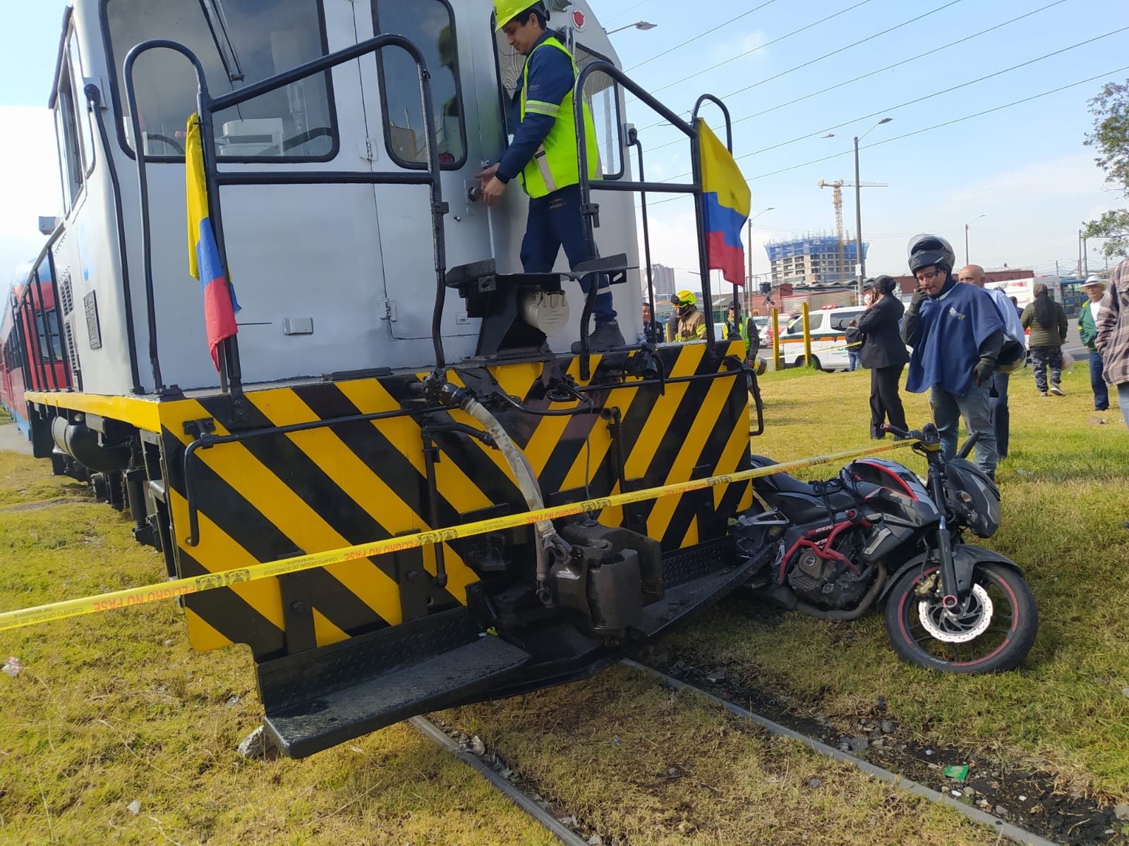 Inentendible: el increíble accidente entre el tren de la Sabana y moto en Bogotá
