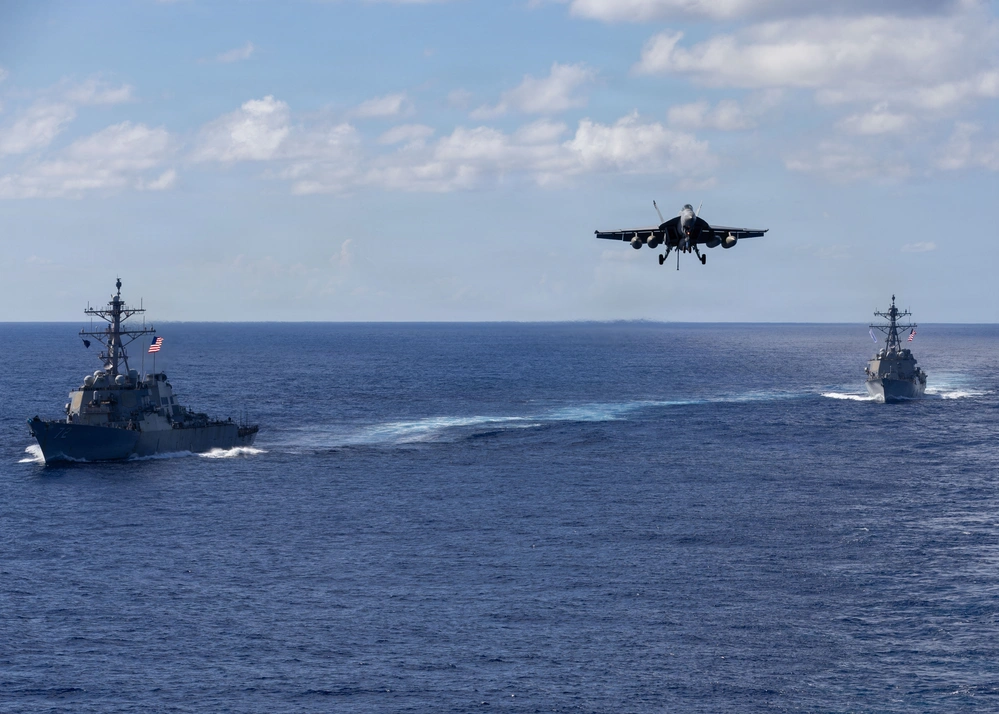 Dos aviones de guerra F-18 de EE. UU. sobrevolaron el Golfo de Venezuela