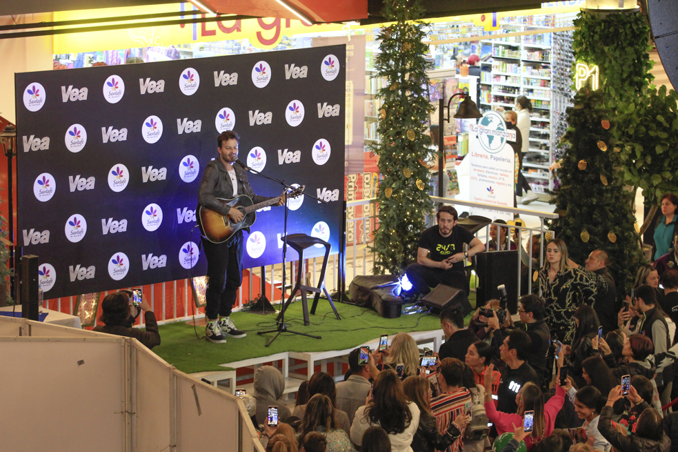 Firma de autógrafos Gusi centro comercial Santa Fe