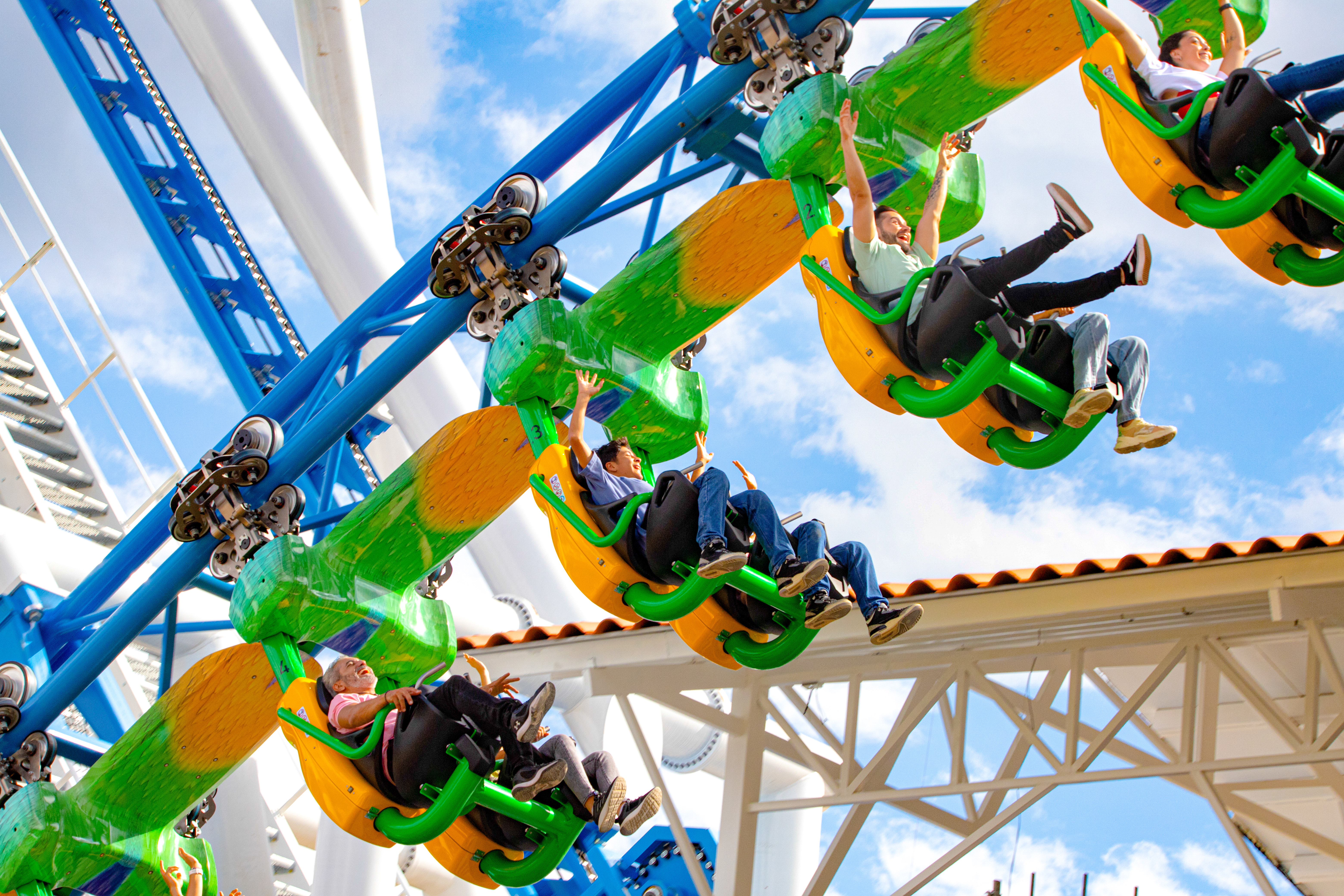 La nueva montaña rusa, Avix, es un avance significativo en la oferta de entretenimiento del Parque y está diseñada para desafiar a los más valientes.