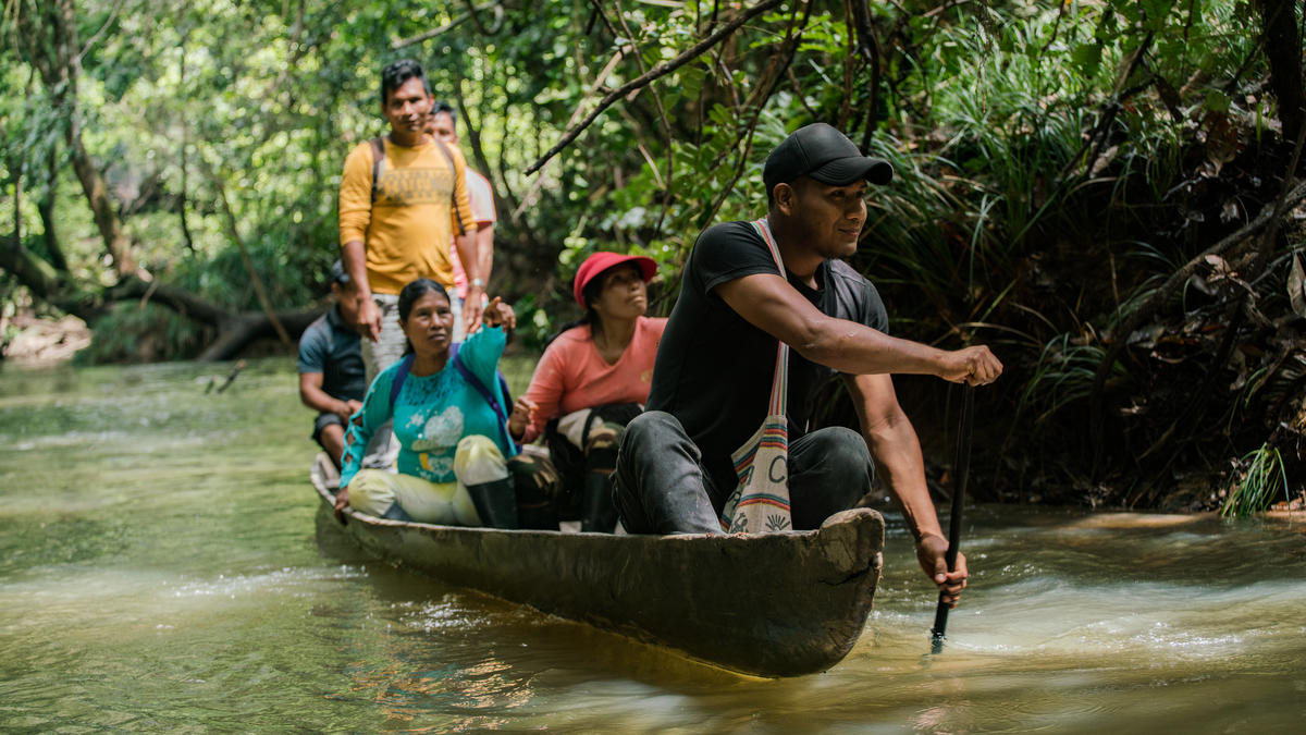 el río tiene un gran valor simbólico, cultural y económico para las comunidades que lo habitan. Además de proveerles medios de vida, este estructura sus formas de vida.