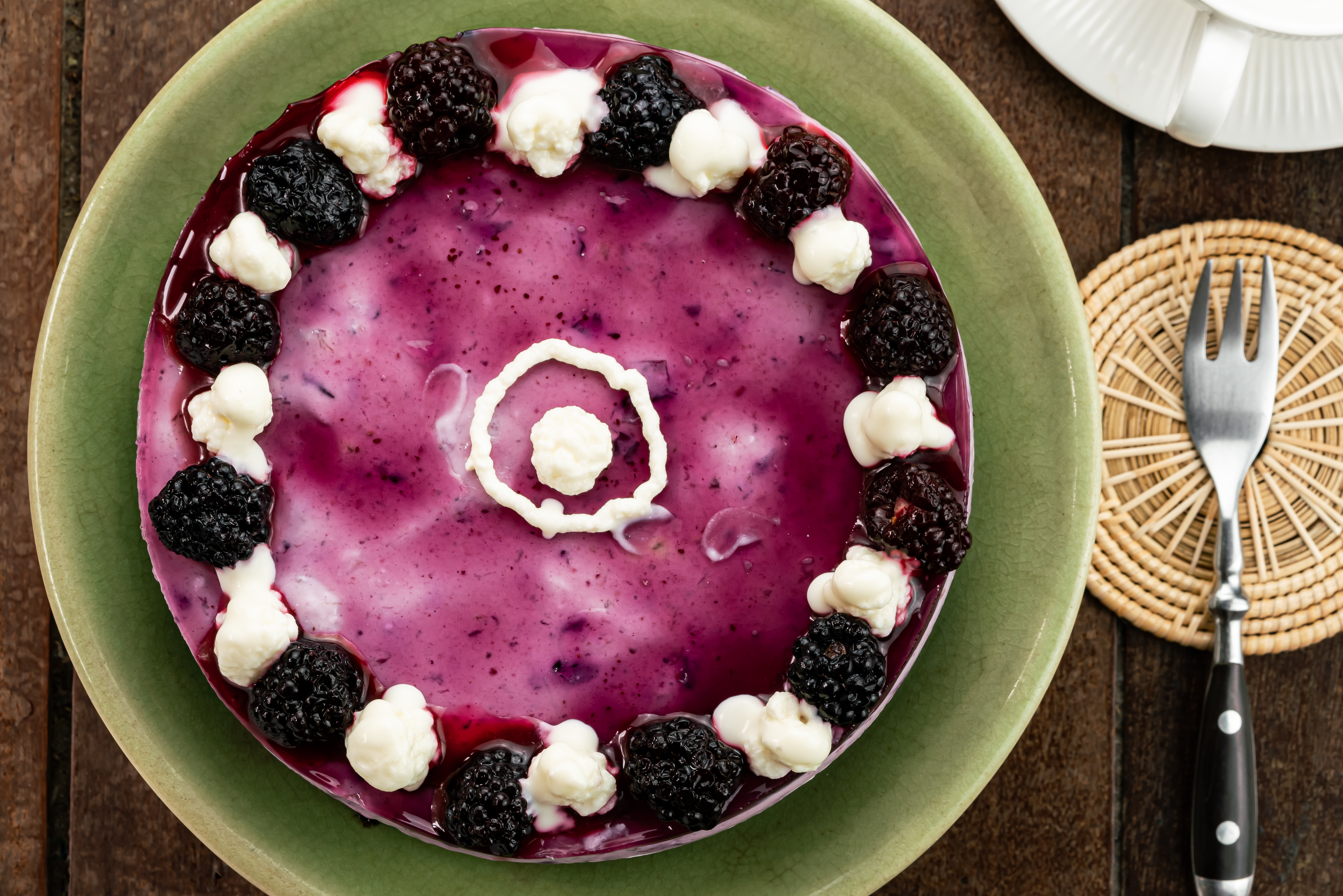 Torta de tres leches con mora y arequipe