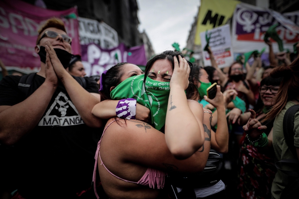 Un Senado polarizado decidirá si legaliza el aborto en Argentina