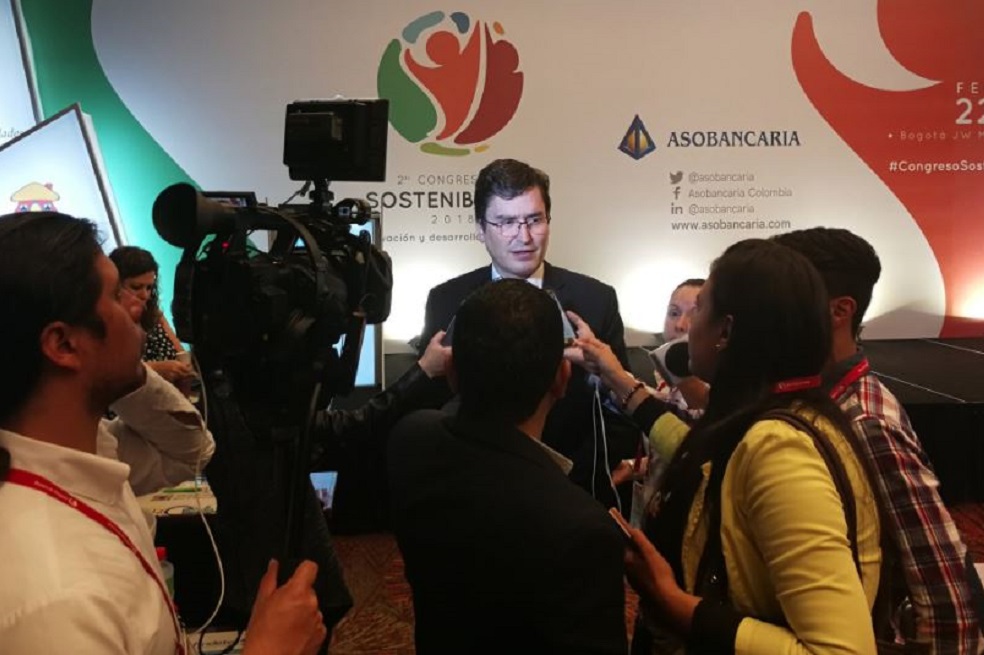 Presidente de Asobancaria calificó de ‘chiste’ al Petro venezolano