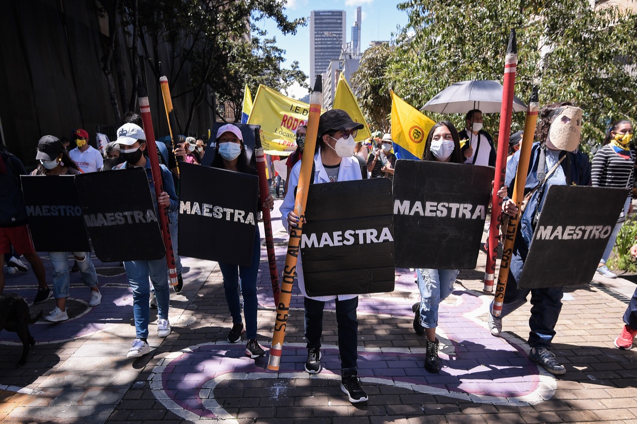 Una petición continua, que se ha vuelto consigna en las protestas, es la abolición del Escuadrón Móvil Antidisturbios ante las denuncias por un supuesto exceso de la fuerza para dispersar manifestaciones.