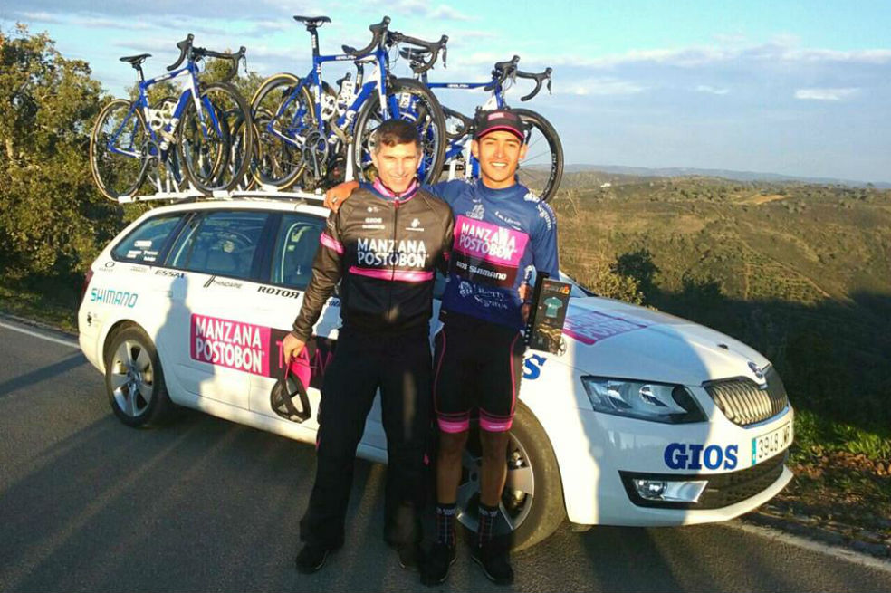 Juan Felipe Osorio y Luis Fernando Saldarriaga celebran el título de montaña.  / Manzana Postobón