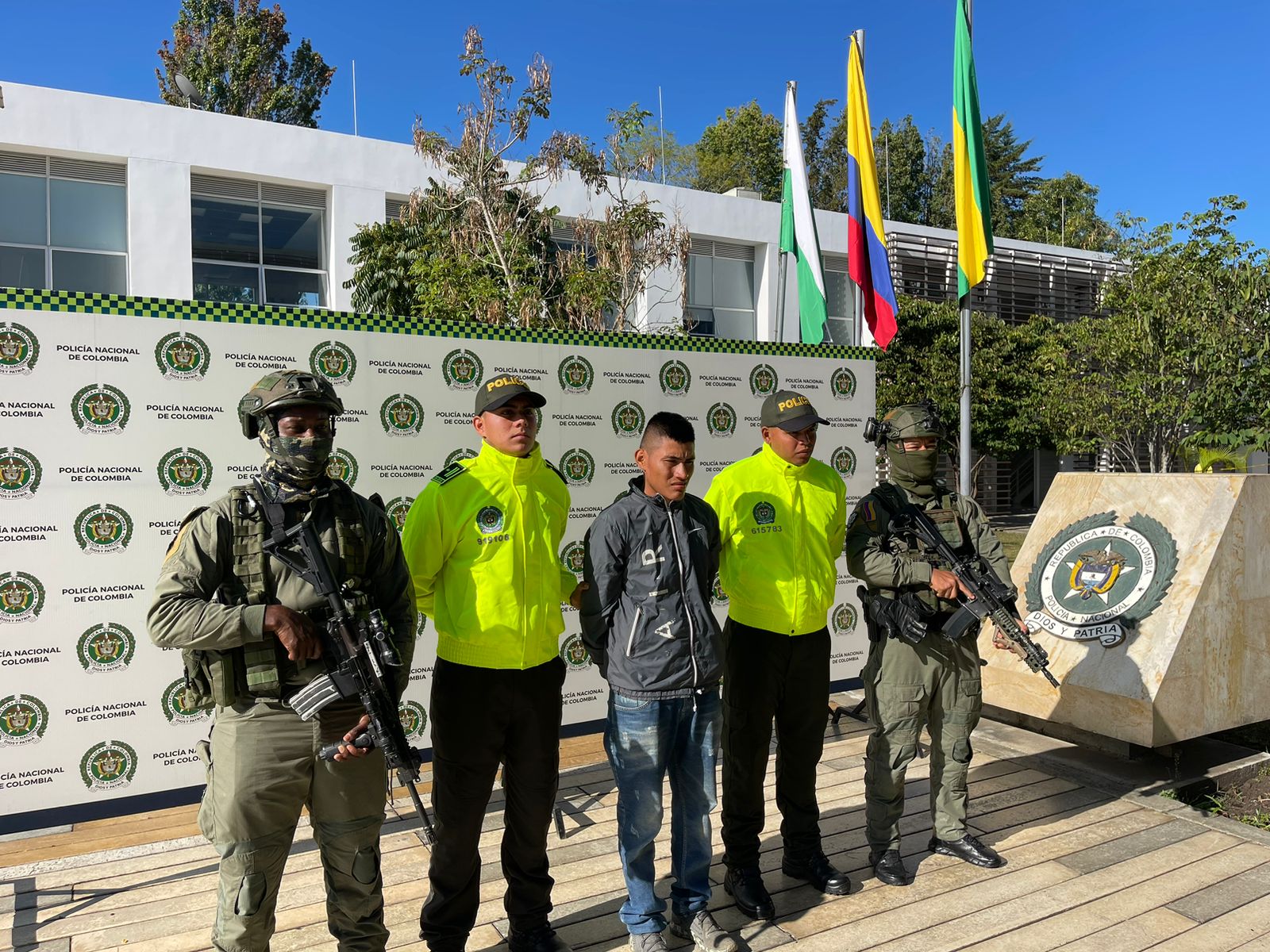 El cabecilla de la comisión del frente "Dagoberto Ramos" en Cauca, fue capturado mientras bebía en un lugar público.