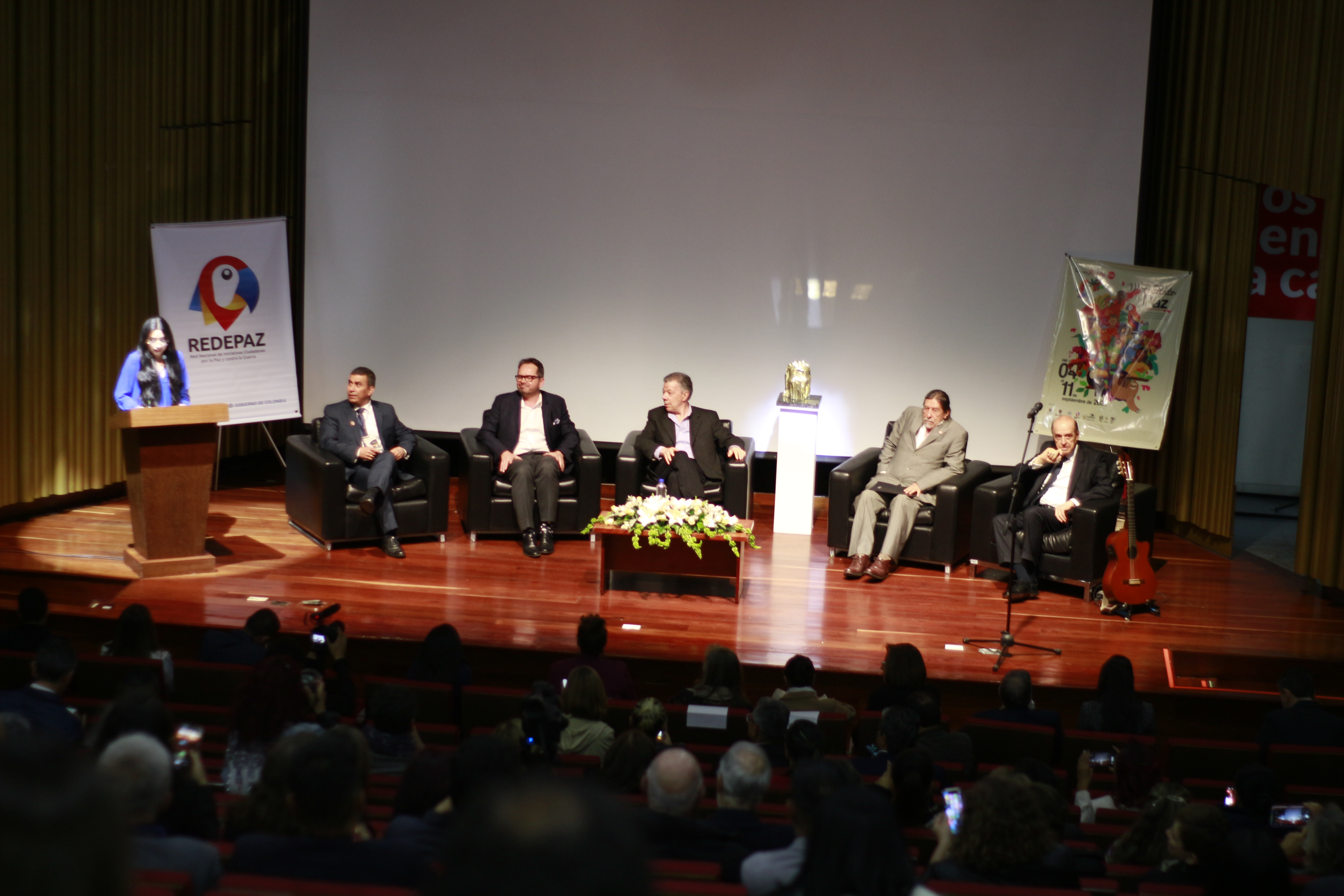 De izq. a der., Luis Emil Sanabria, copresidente de Redepaz; Carlos Ruiz Massieu, Jefe de la Misión de Verificación de la ONU en Colombia; Juan Manuel Santos, expresidente de Colombia; José Augusto Rivera, escultor, y Álvaro Leyva, canciller. Foto: Leonardo Castro - Redepaz