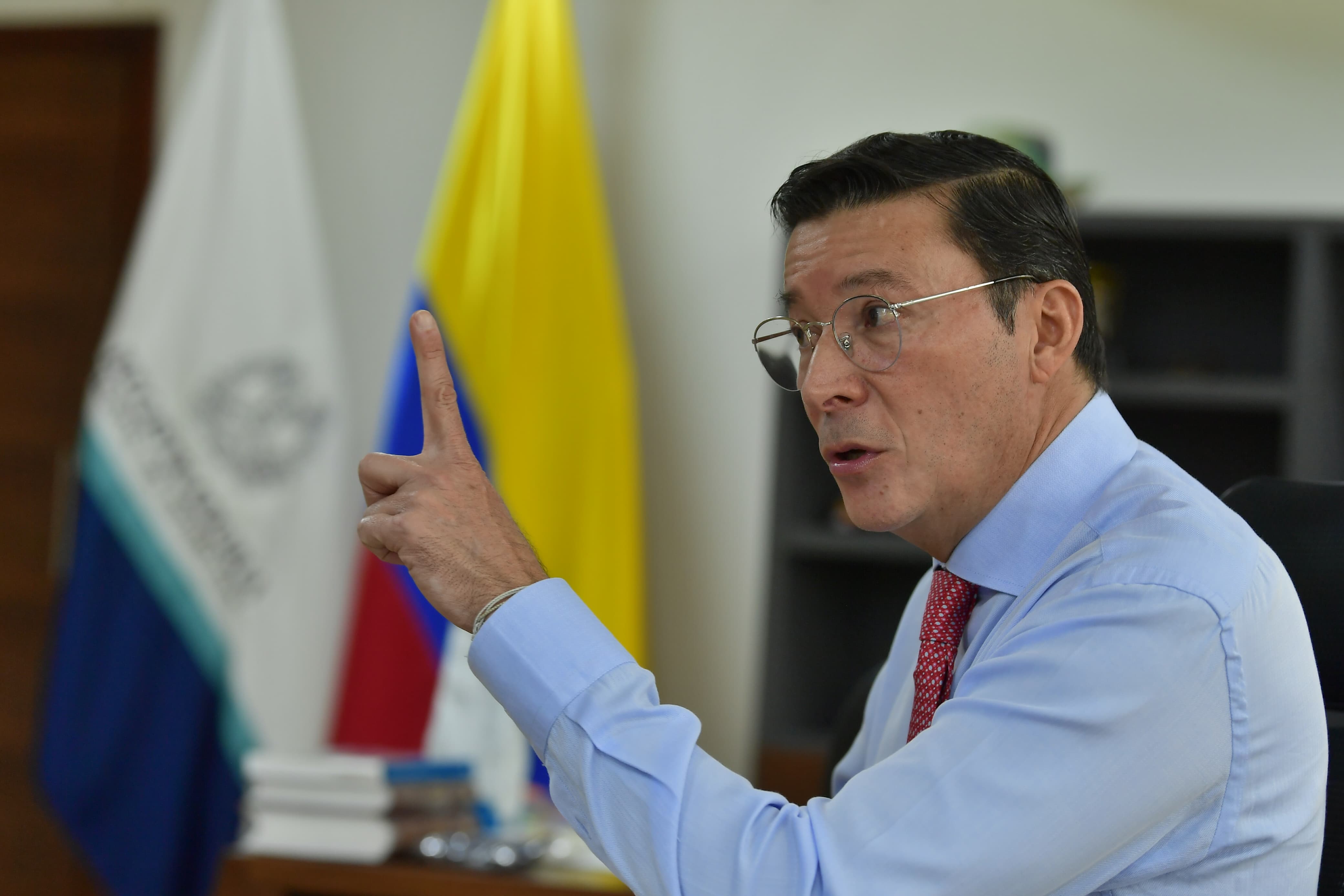 “Está en juego la democracia misma”: Penagos defendió su postura por consulta de Petro
