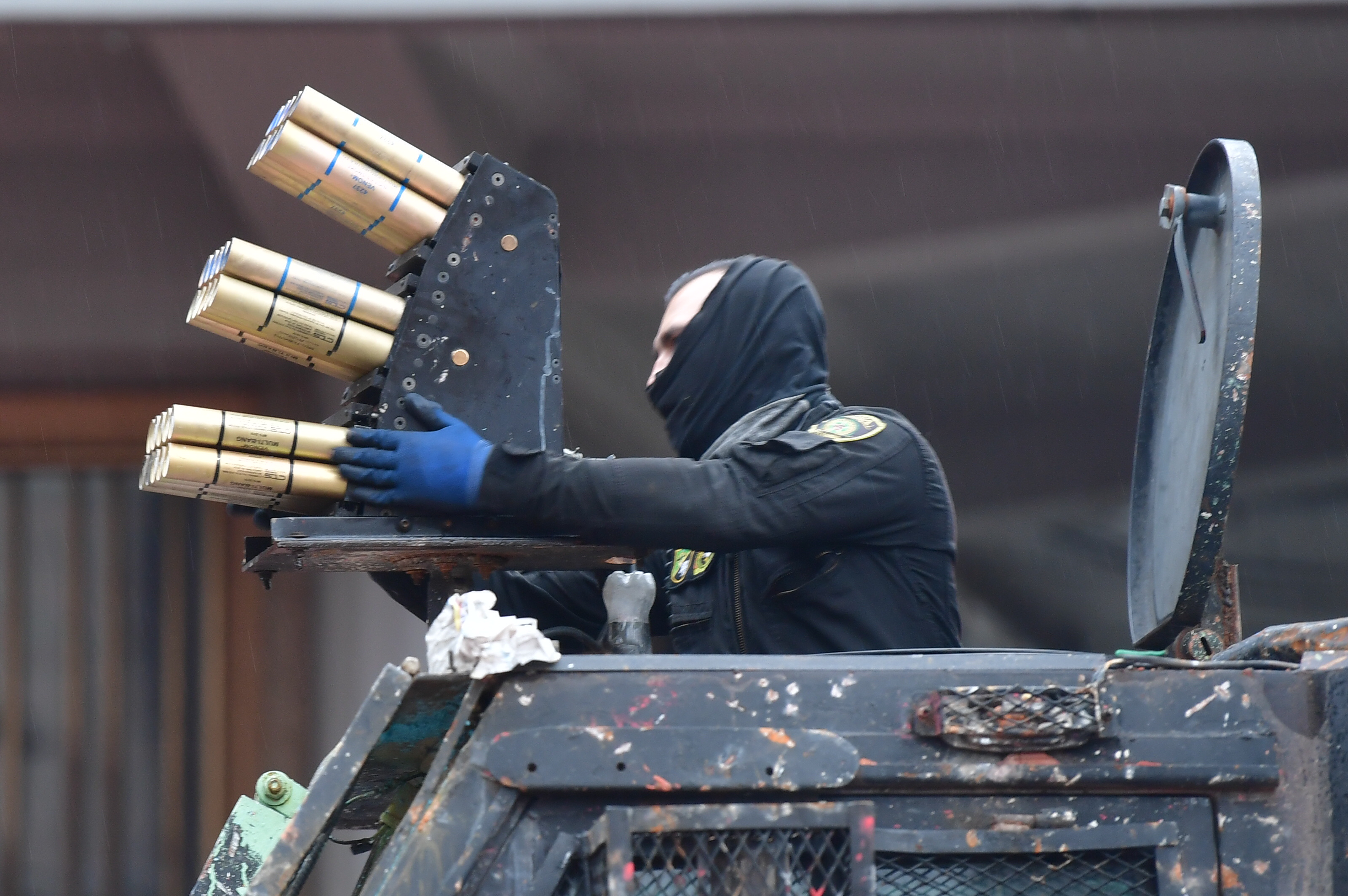 Venom el arma en la tanqueta del Esmad, que causó pánico en el sur de  Bogotá, en el Paro Nacional | EL ESPECTADOR