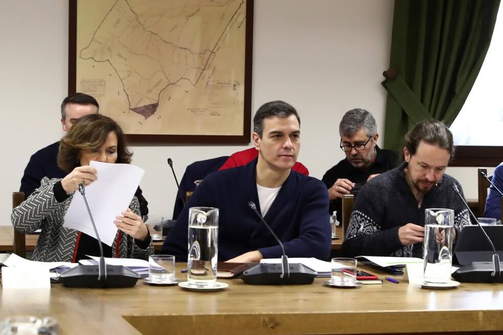 Reconocer o no a Guaidó como presidente encargado: el lío del Gobierno español