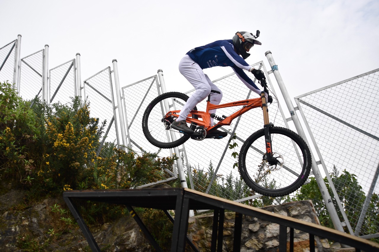 “Tener en la ciudad a los mejores exponentes de un deporte que cada vez gana más adeptos en las nuevas tendencias y apostarle a la bici nos llena de orgullo. A través de diversas plataformas y canales de televisión los seguidores podrán seguir paso a paso la carrera”, aseguró Blanca Durán, directora del IDRD.