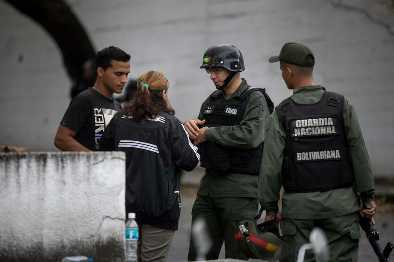Familiares de Óscar Pérez reconocen los restos mortales del expolicía