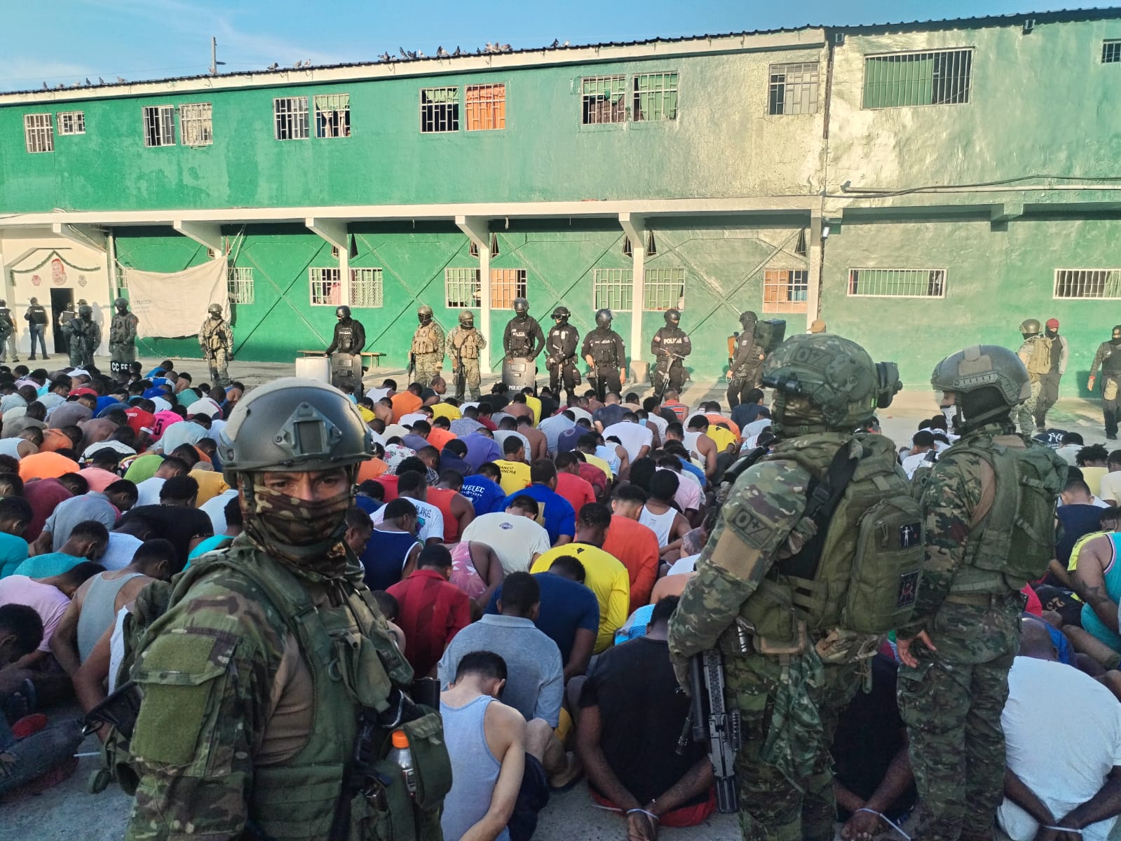 Ecuador: juez ordenó investigar denuncias de tortura a reos por parte de militares