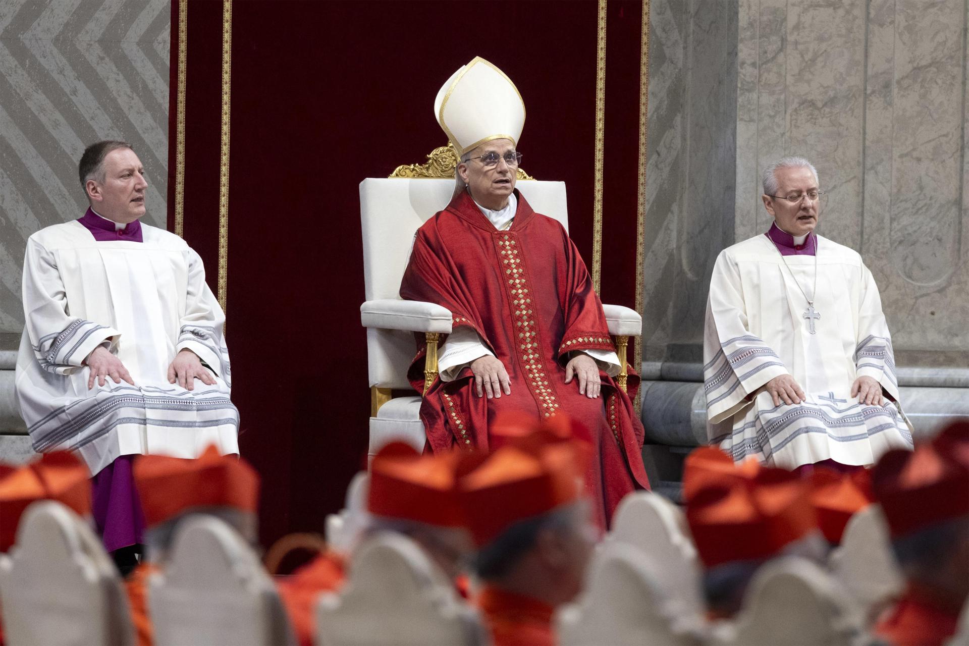 VATICAN CITY (Vatican City State (Holy See)), 03/04/2026.- Pope Leo XIV (C) leads the celebration of the Passion of Christ at the St. Peter’s Basilica, in Vatican City, 03 April 2026. (Papa) EFE/EPA/MASSIMO PERCOSSI