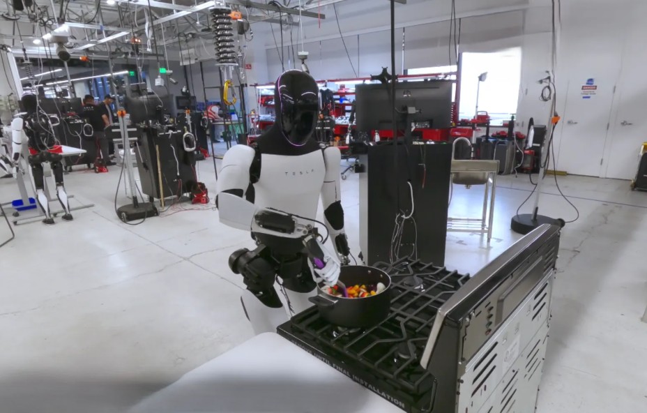 Tesla entrena a su robot Optimus para tareas domésticas mediante videos