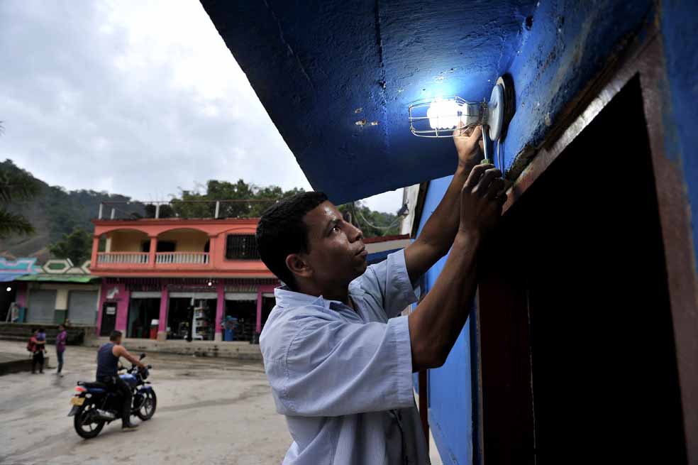 El pueblo que genera su propia luz