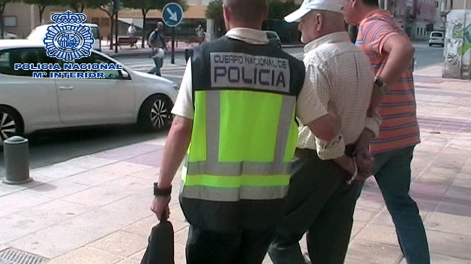Fotografía facilitada por la Policía Nacional de España tras la detención de Daniel Galván, el pederasta español indultado por error en Marruecos./ EFE