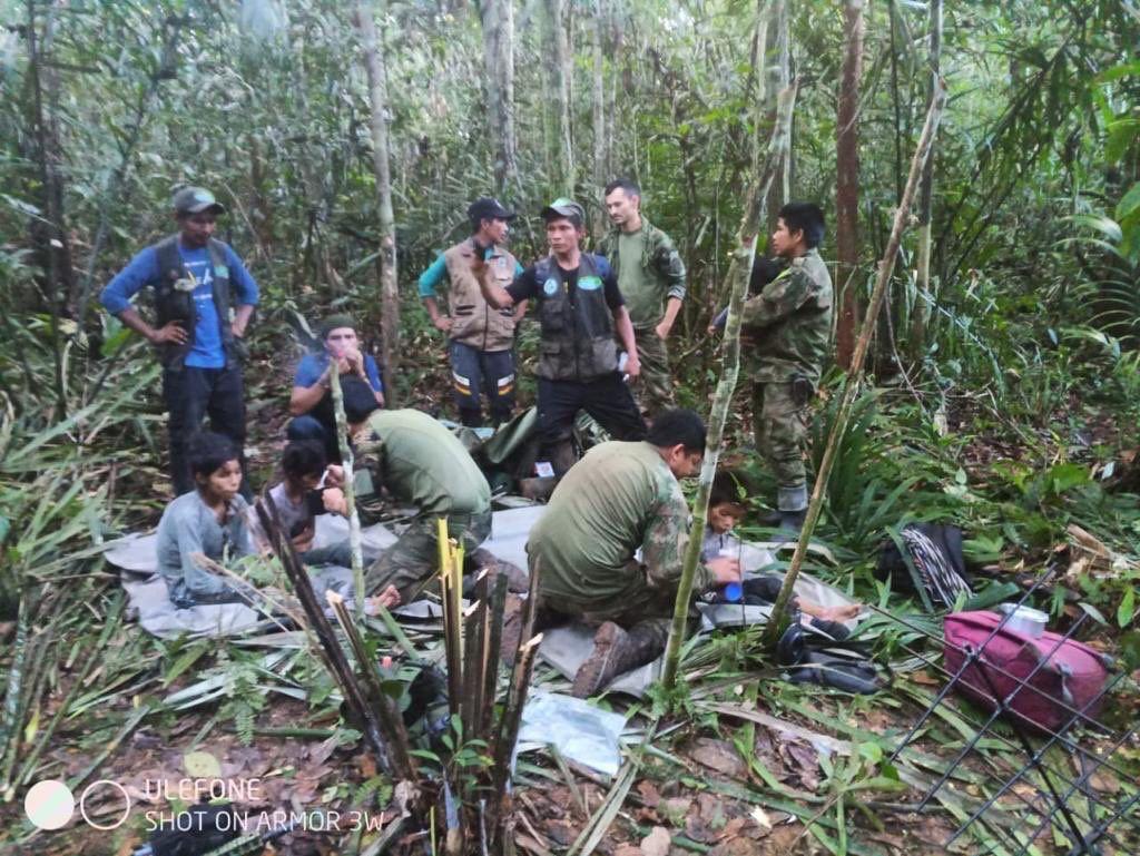 Tenían un toldillo y dos celulares, detalles del hallazgo de los niños en la selva
