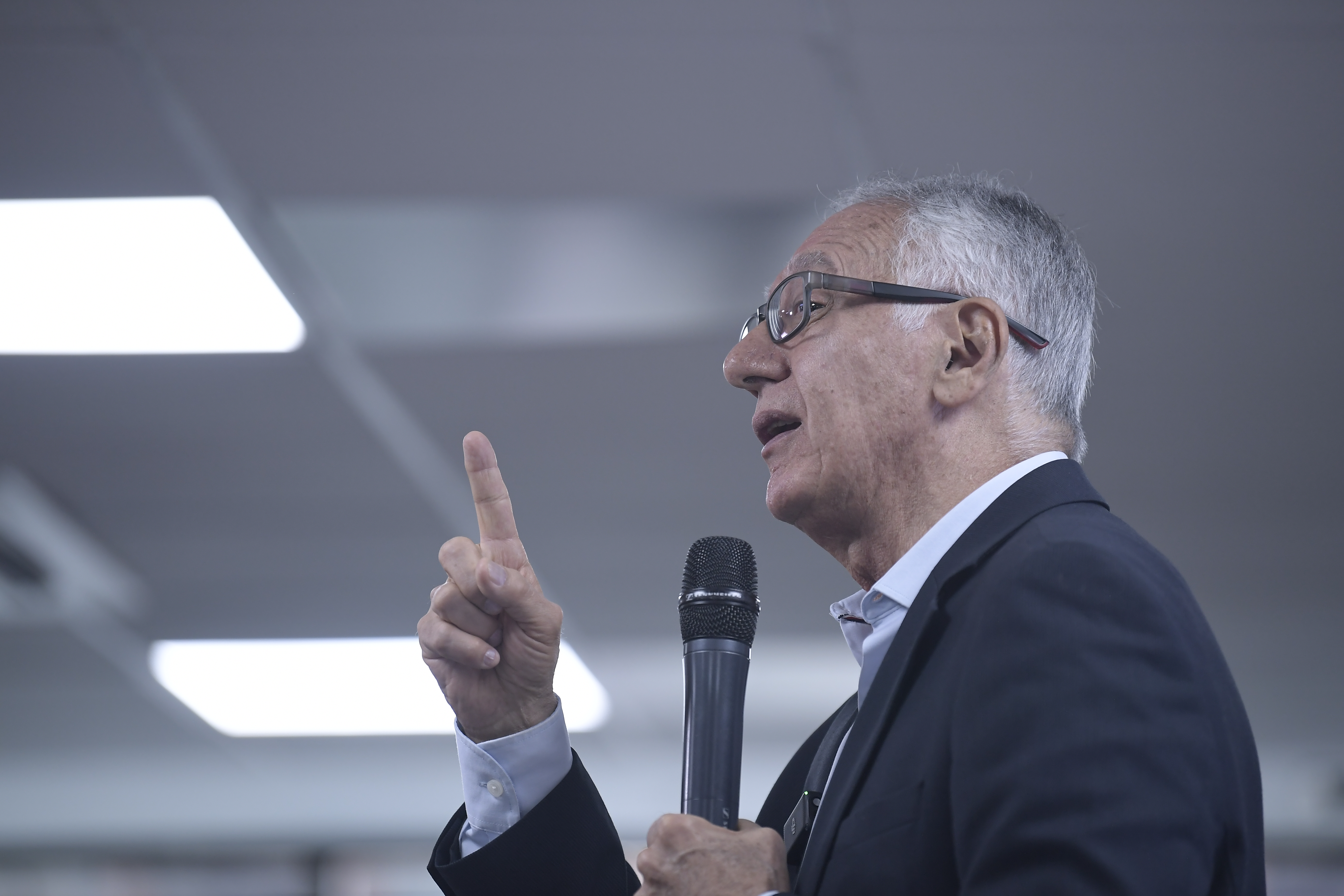 Minsalud defiende que el incremento en la UPC alcanza para las nuevas terapias