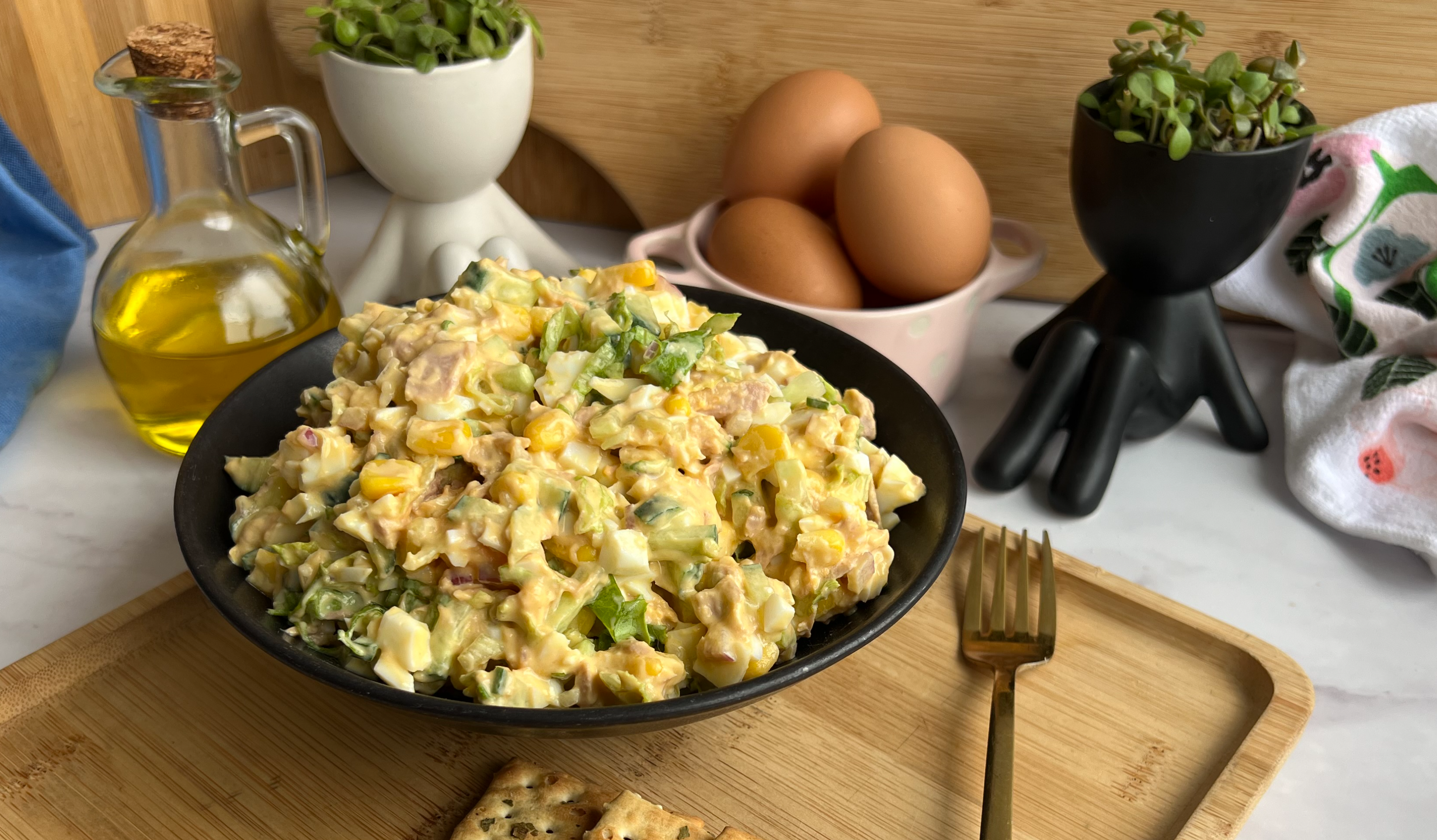 Ensaladilla de huevo y atún: receta fácil y lista en 20 minutos