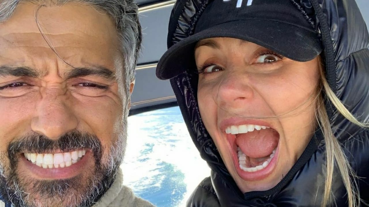 Actualmente, el actor mexicano está casado con la modelo Heidi Balvanera con quien, a pesar de que con algunas interrupciones, lleva 7 años.
