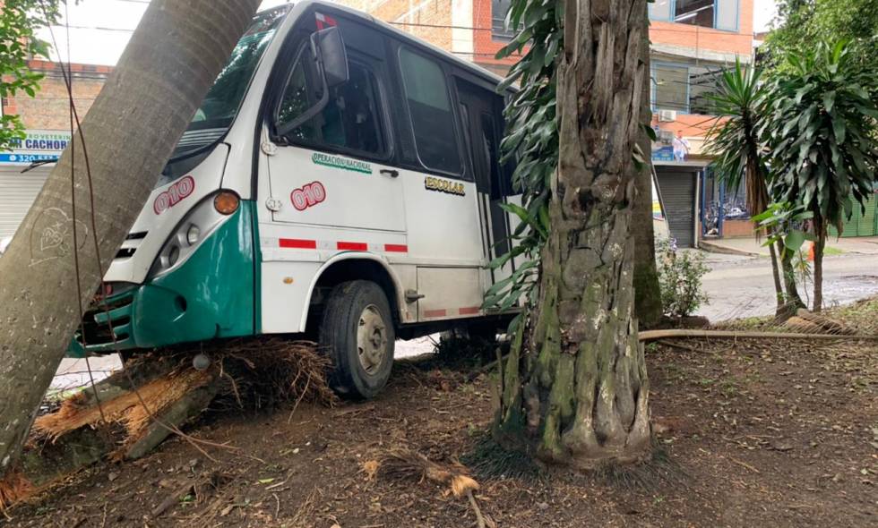 Accidente de bus escolar dejó 28 lesionados en Cali