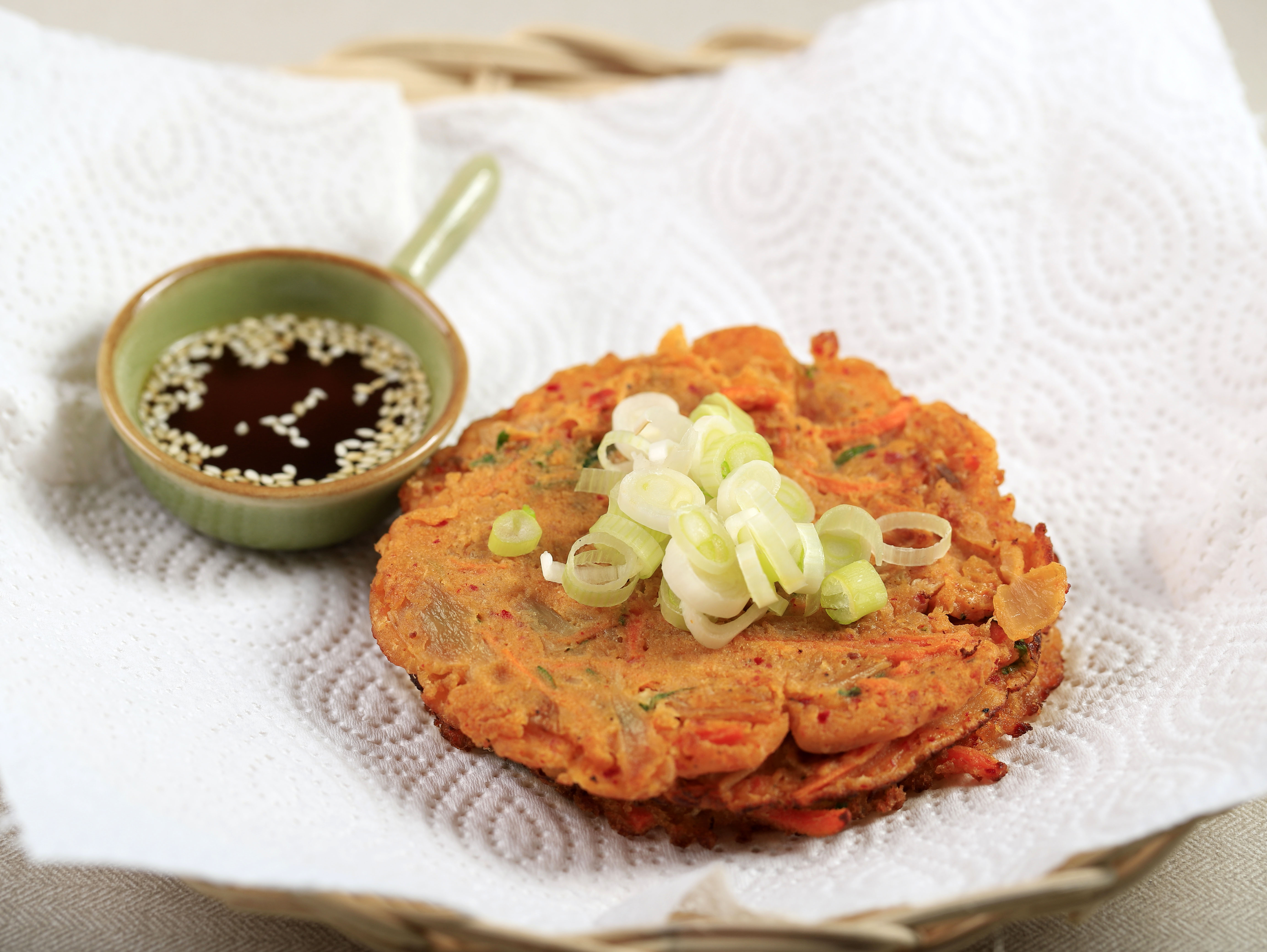 Receta: así se preparan las tortitas de zanahoria y paprika