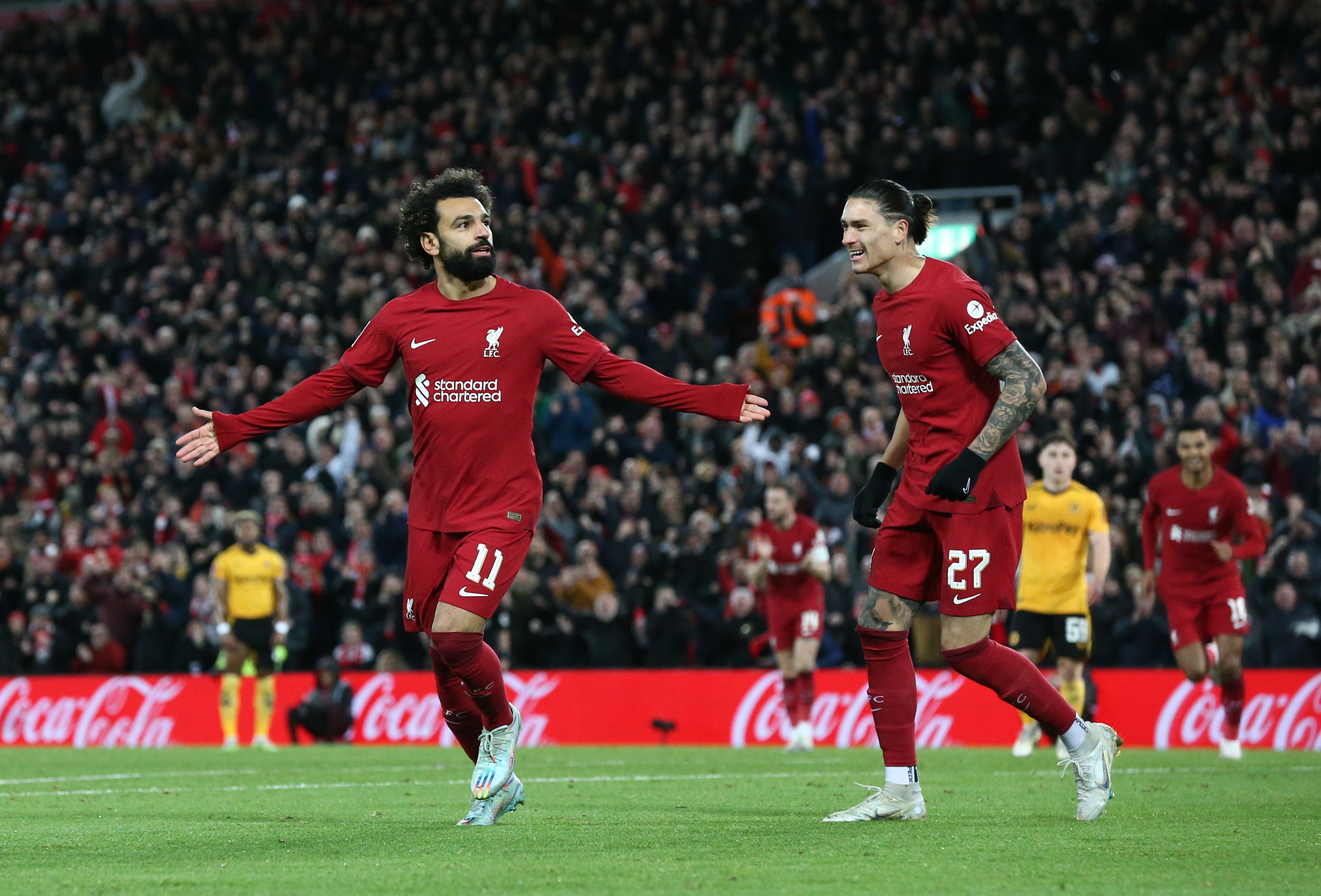 Liverpool (United Kingdom), 07/01/2023.- Mohamed Salah of Liverpool (L) celebrates scoring the 2-1 goal during the 3rd round FA Cup soccer match between Liverpool and Wolverhampton Wanderers at Anfield in Liverpool, Britain, 07 January 2023. (Reino Unido) EFE/EPA/ADAM VAUGHAN