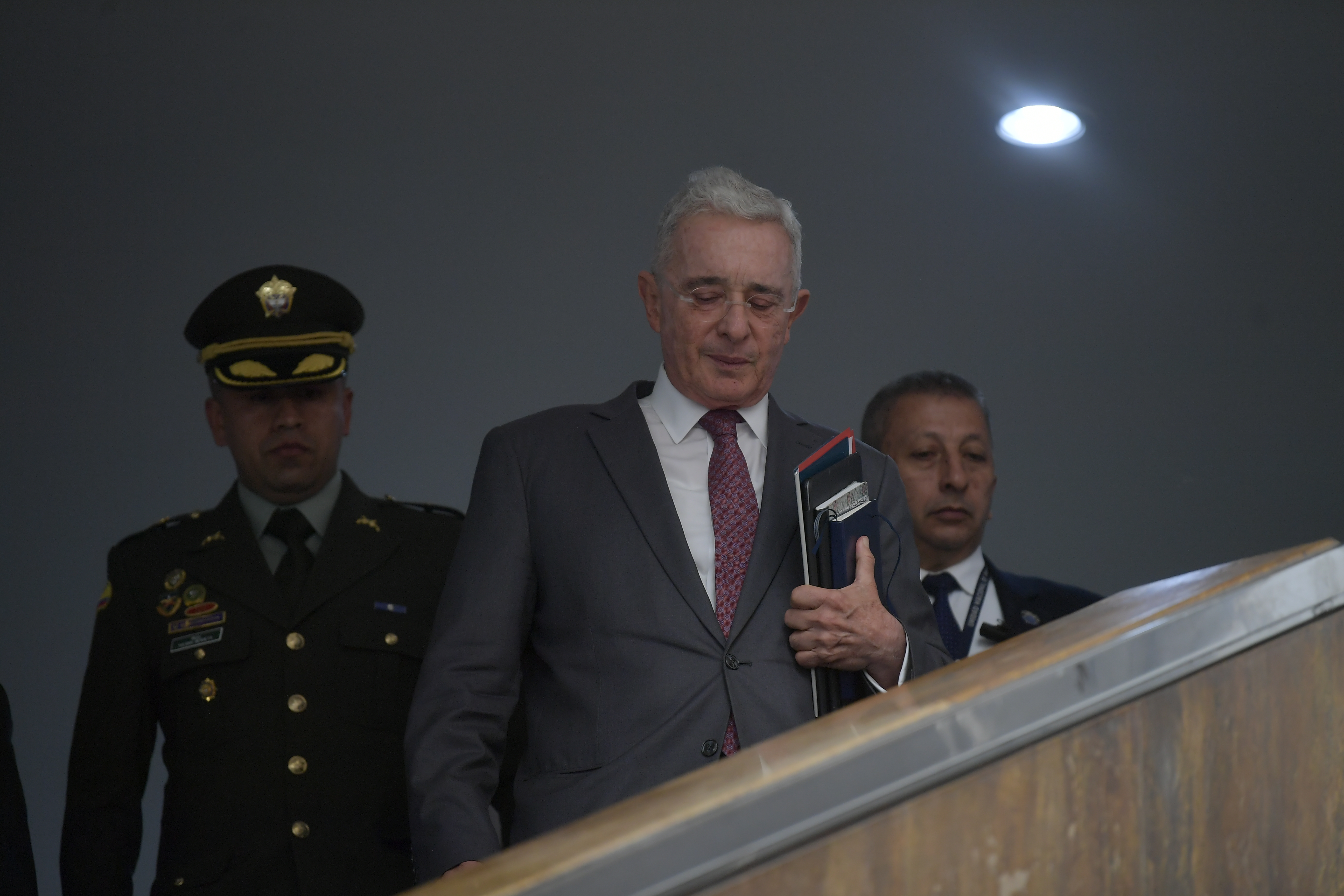 Por decisión de la Corte Suprema, suspenden juicio contra Álvaro Uribe