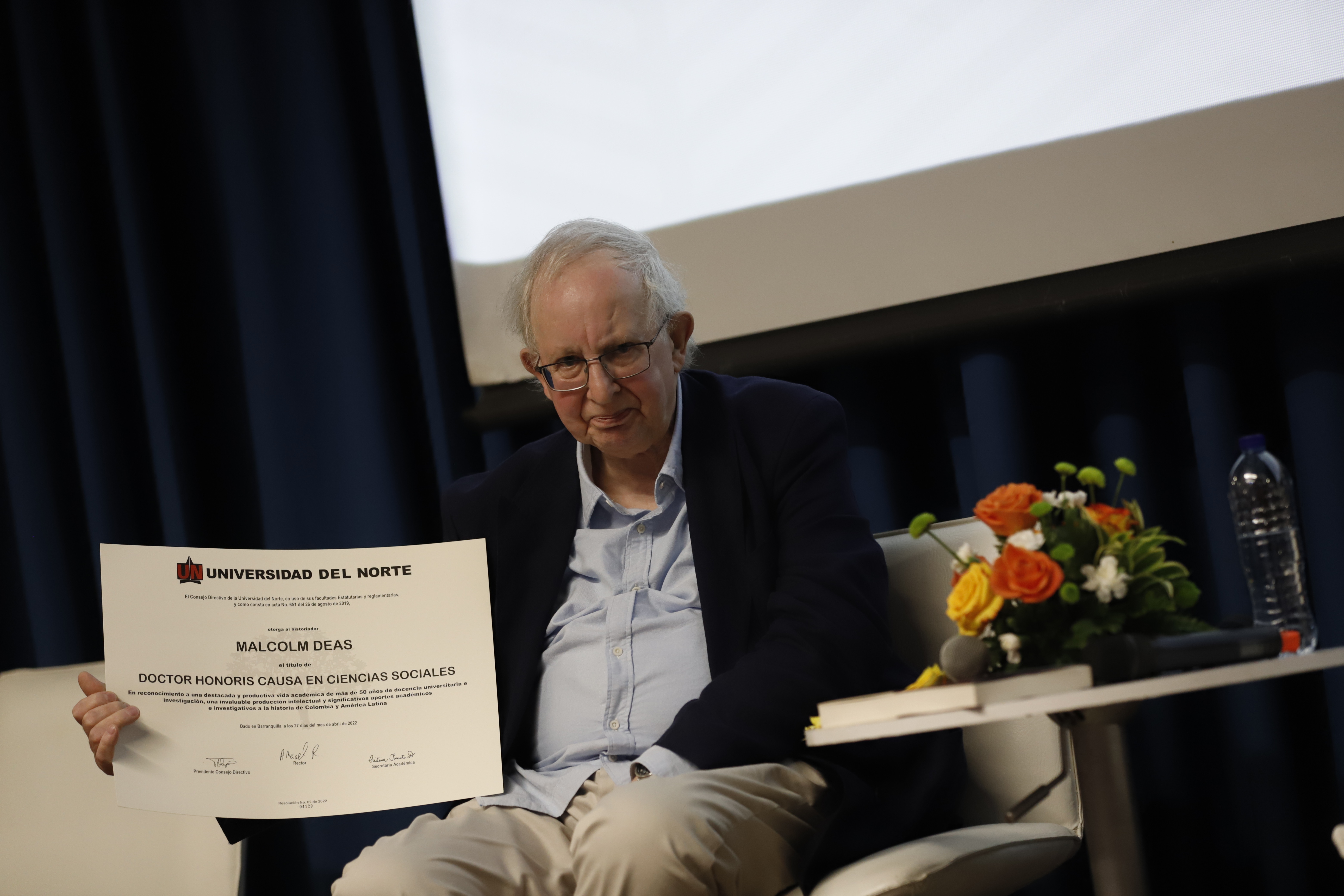Universidad del Norte entregó doctorado honoris causa al historiador Malcolm Deas