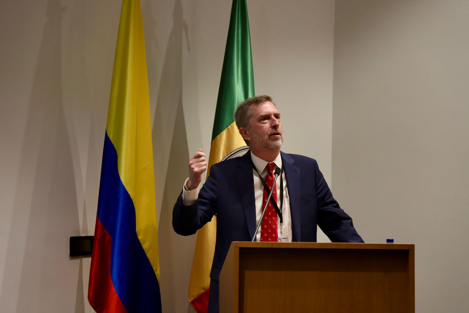 La justicia debe centrarse en personas, no en instituciones: subdirector de Usaid