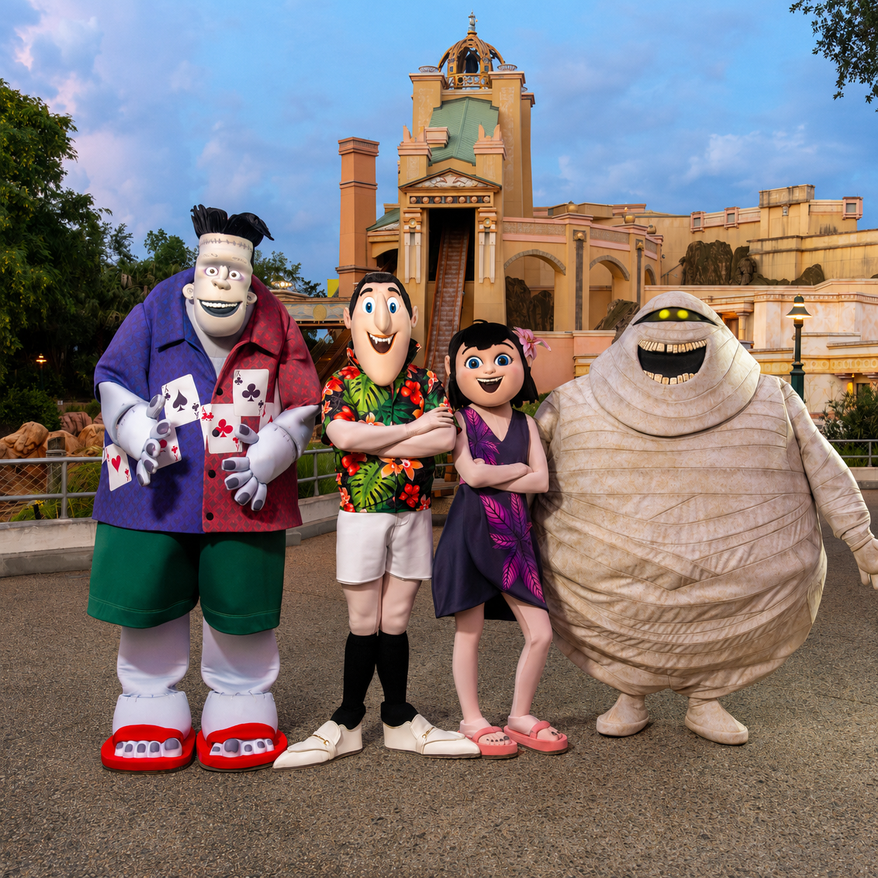 Drac y Mavis, de Hotel Transylvania, llegan por primera vez a Halloween Spooktacular de SeaWorld Orlando con experiencias para toda la familia.