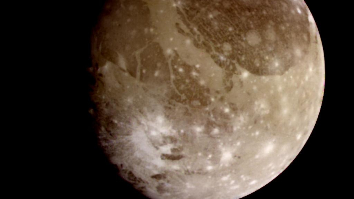 Ganímedes, la luna más grande del sistema solar, podría estar calentándose por dentro