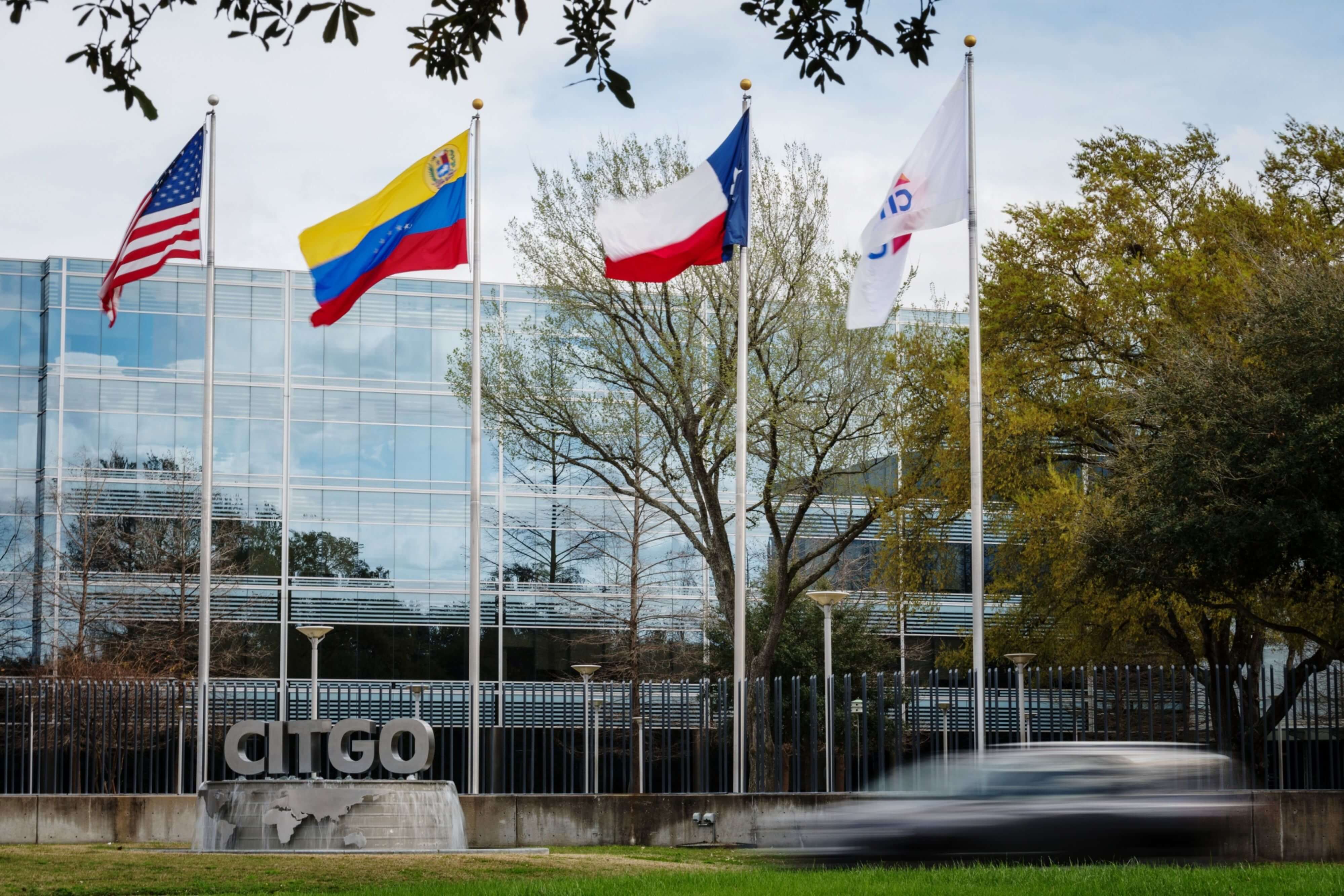 Petróleo incautado: último giro en lucha política de Venezuela