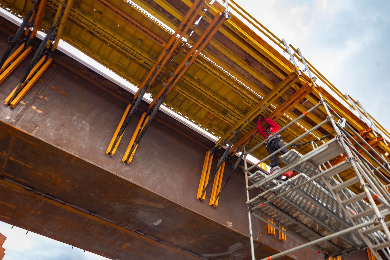 La obra tiene un avance del 86,71 % y hace parte del grupo 7 del proyecto Avenida 68, alimentadora de la primera línea del Metro.