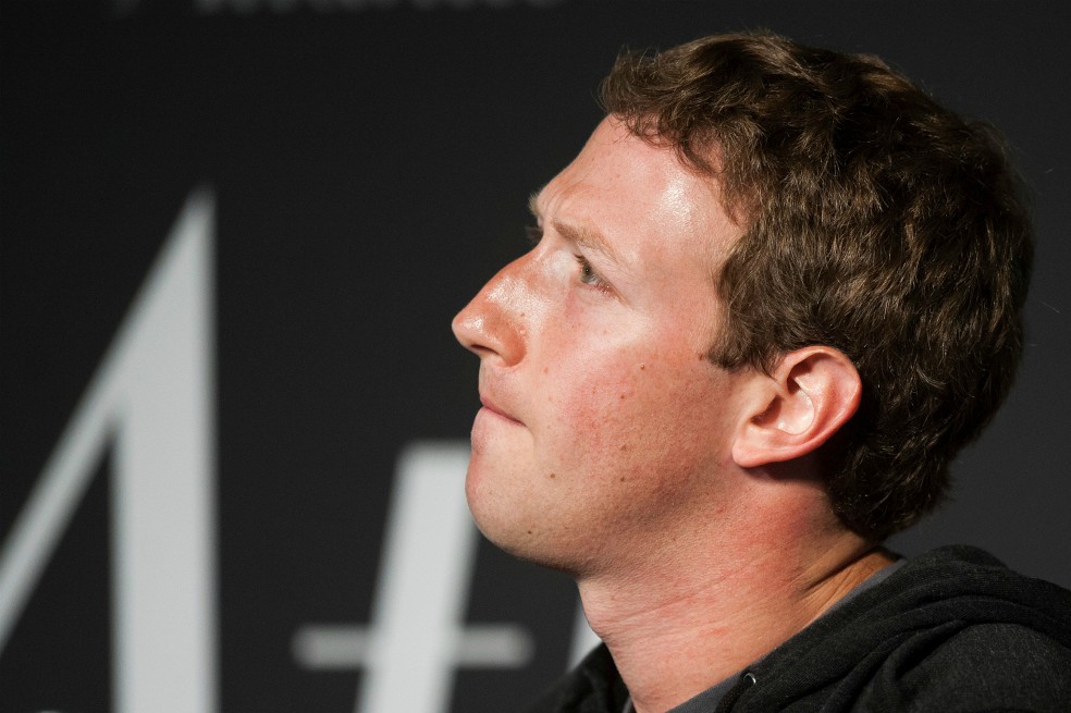Poderoso accionista de Facebook pide renuncia de Zuckerberg