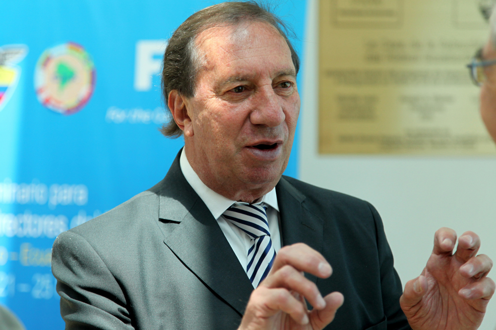 “Hay mujeres que incitan a la violación”: Carlos Bilardo
