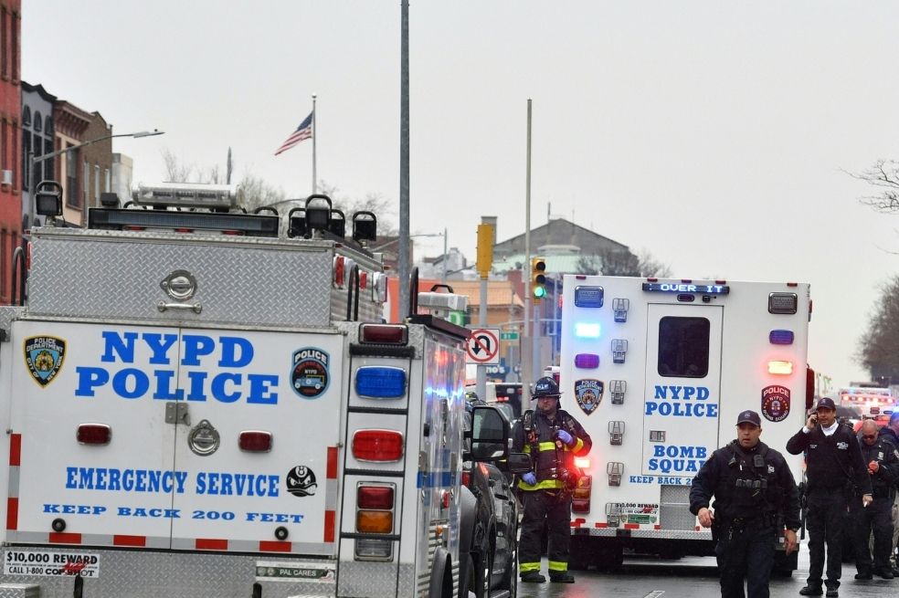 Alerta en Nueva York tras tiroteo en estación de metro de Brooklyn