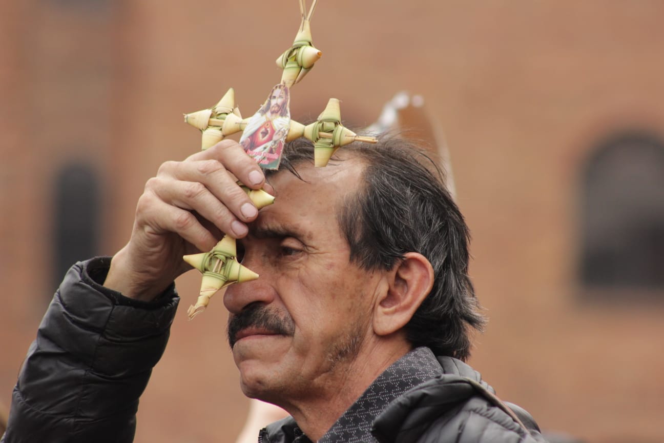 Domingo de Ramos en la iglesia del 20 de Julio en Bogotá.