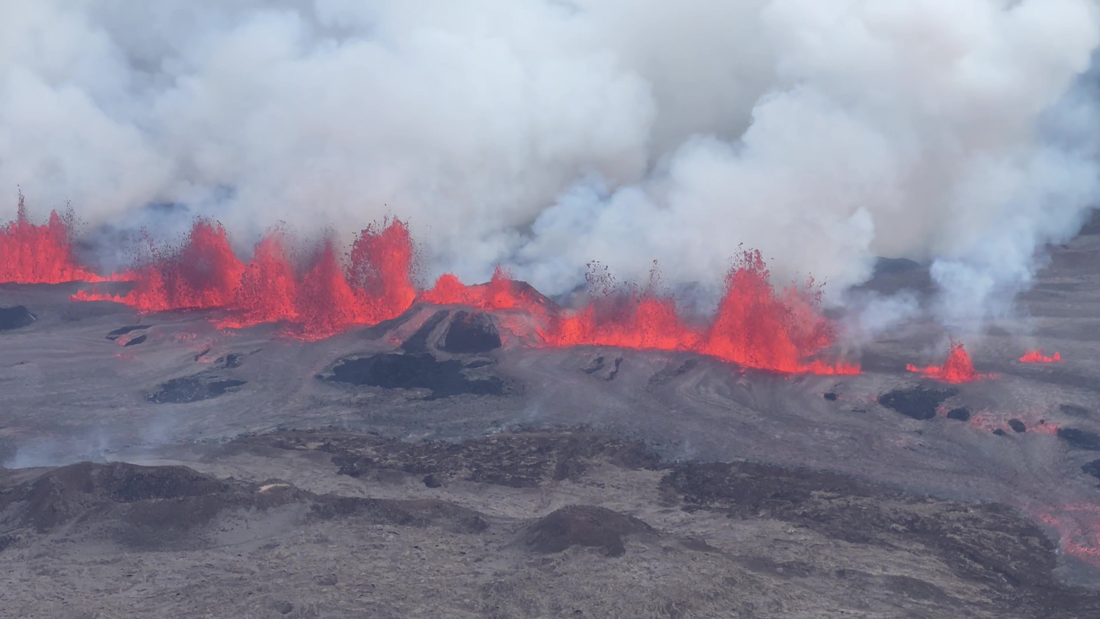 Erupción volcánica en península islandesa de Reikjanes