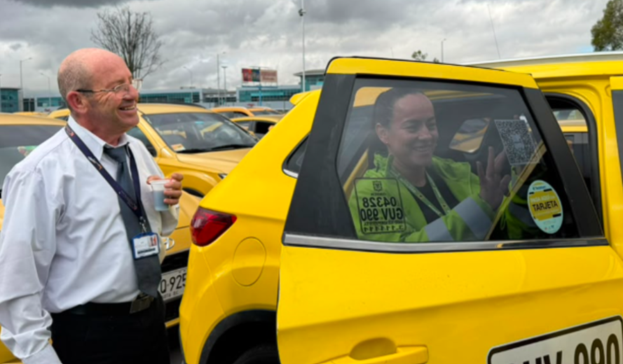 Bogotá instala códigos QR en taxis para que usuarios verifiquen la legalidad del servicio