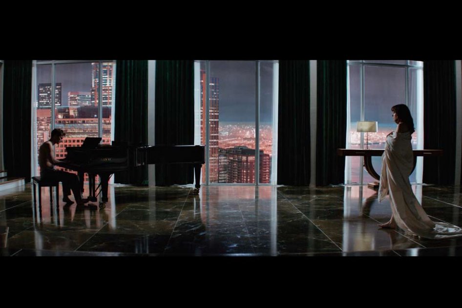 Christian Grey y Anastasia Steele en "Cincuenta Sombras de Grey". 