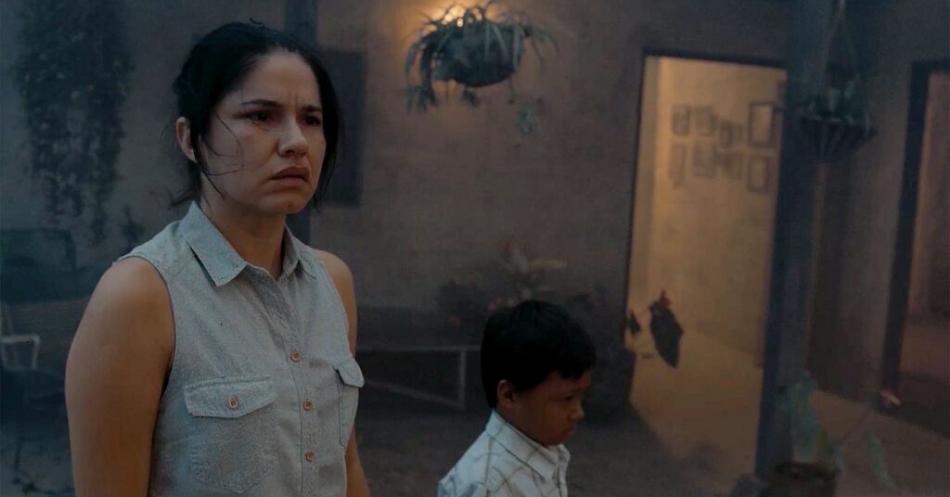 ‘La tierra y la sombra’ de César Acevedo, gana tres premios en Cannes