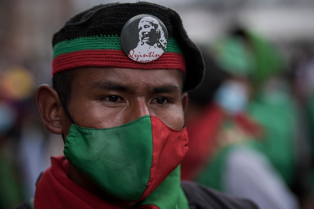 Más de 7.000 integrantes de la minga salieron a las 9:00 a.m. desde el Palacio de los Deportes rumbo a la Plaza de Bolívar, en una caminata pacífica.