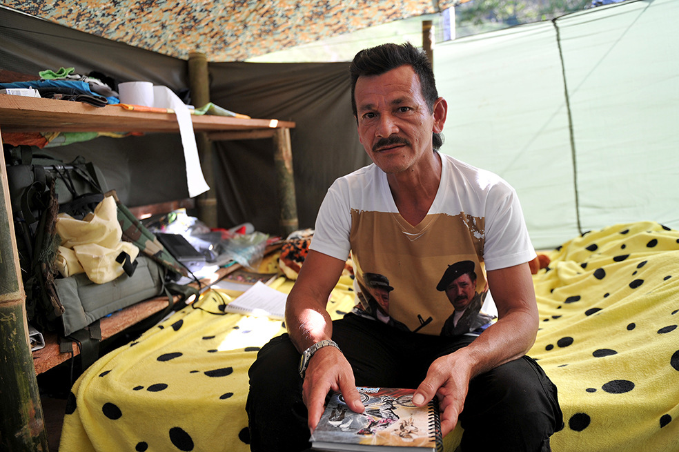 Excabecilla de las Farc habría desarmado a sus escoltas y escapado
