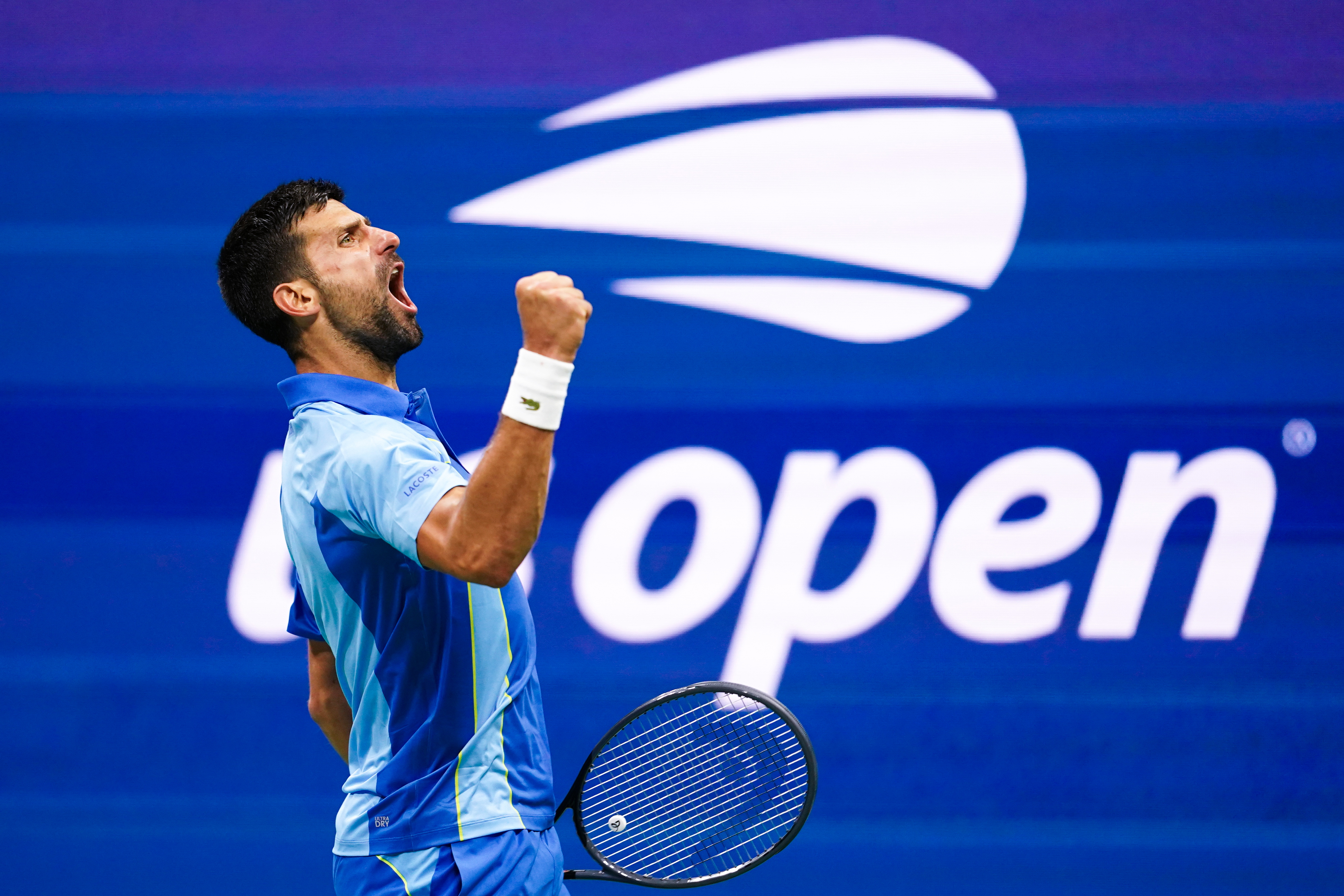 Djokovic remonta dos sets y se salva de forma milagrosa ante su compatriota Djere
