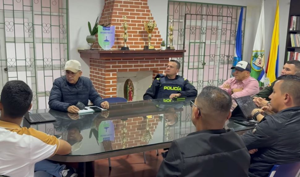 Decretaron toque de queda para menores de edad y restricción de parrillero hombre en Urrao