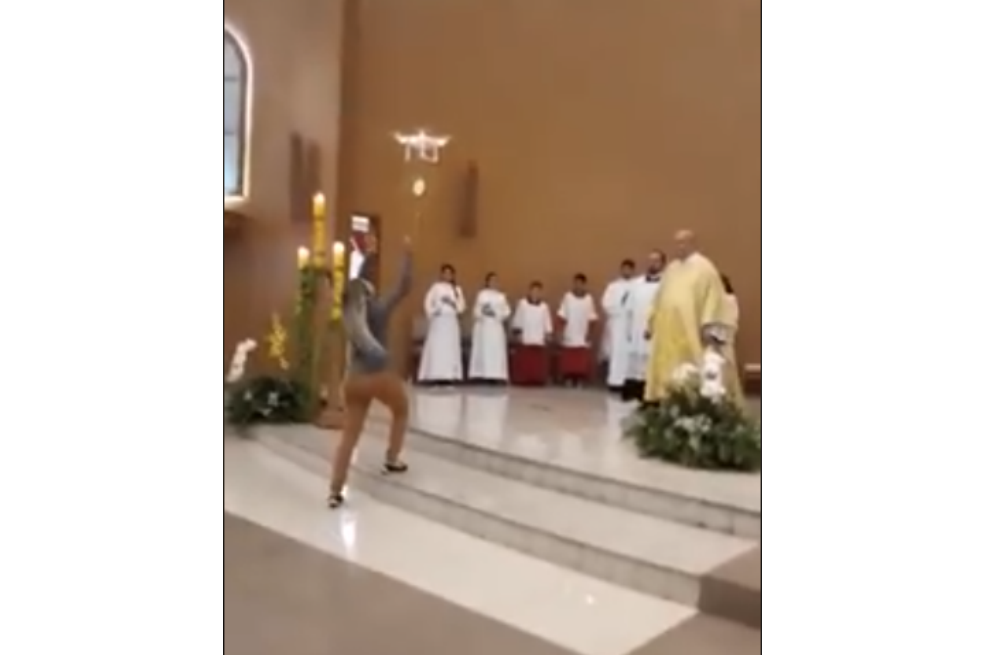 Iglesia de Brasil utilizó dron para transportar elementos religiosos