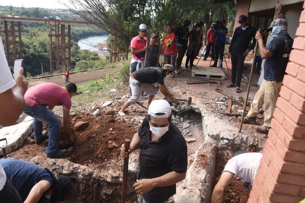 Hallazgo de restos humanos en «mansión del horror» conmociona a Paraguay